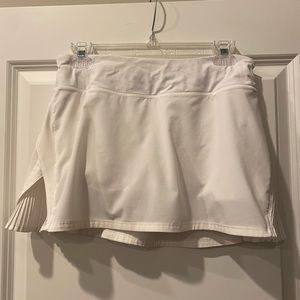 Lulu Lemon skirt in white